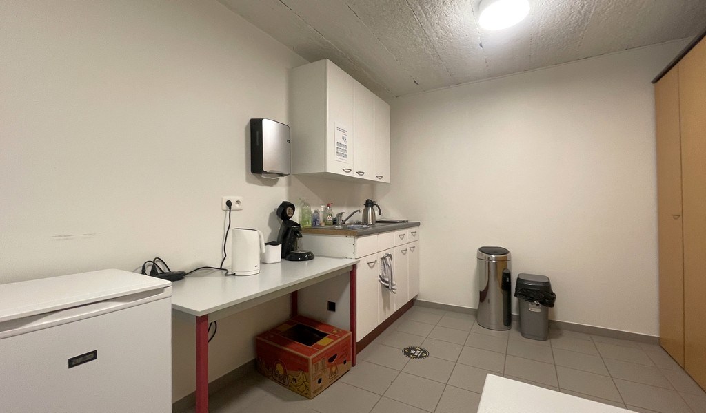 Recent gerenoveerd kantoorgebouw te huur in Mechelen