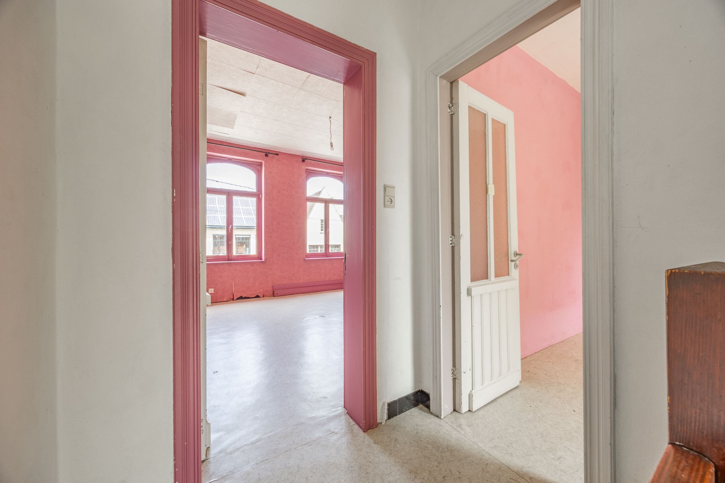 TE RENOVEREN WONING MET GARAGE 