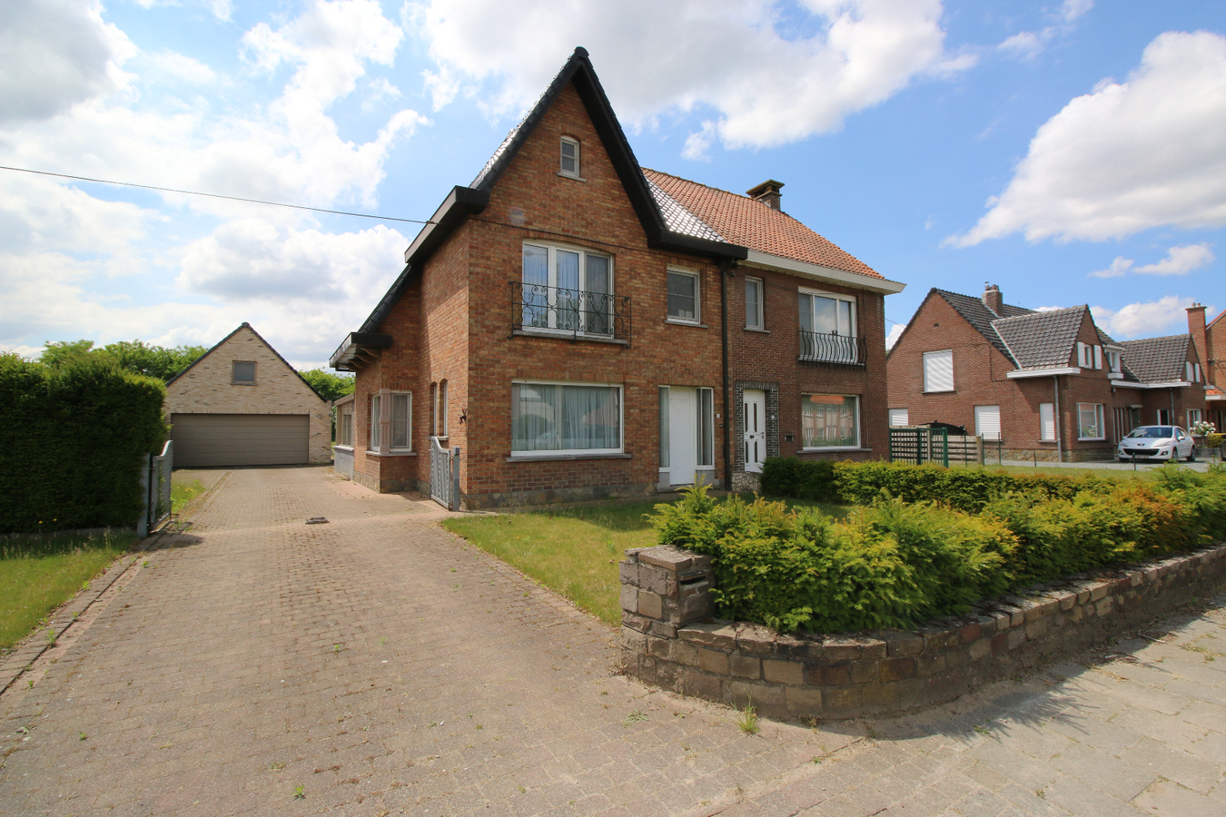 HOB met 3 slaapkamers, grote tuin en dubbele garage! 