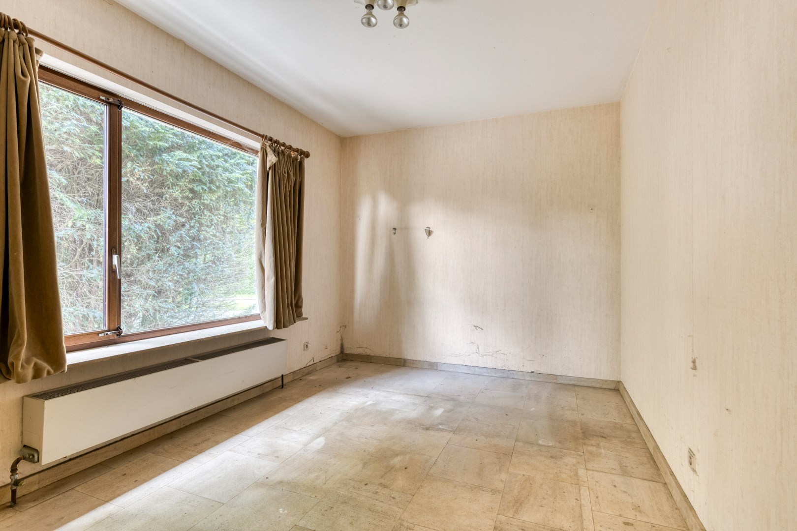 Ruime gezinswoning met 5 slaapkamers, praktijkruimte en dubbele garage in Kessel-Lo – EPC 337 kWh/m&#178; – bewoonbare oppervlakte ca. 301 m&#178; 
