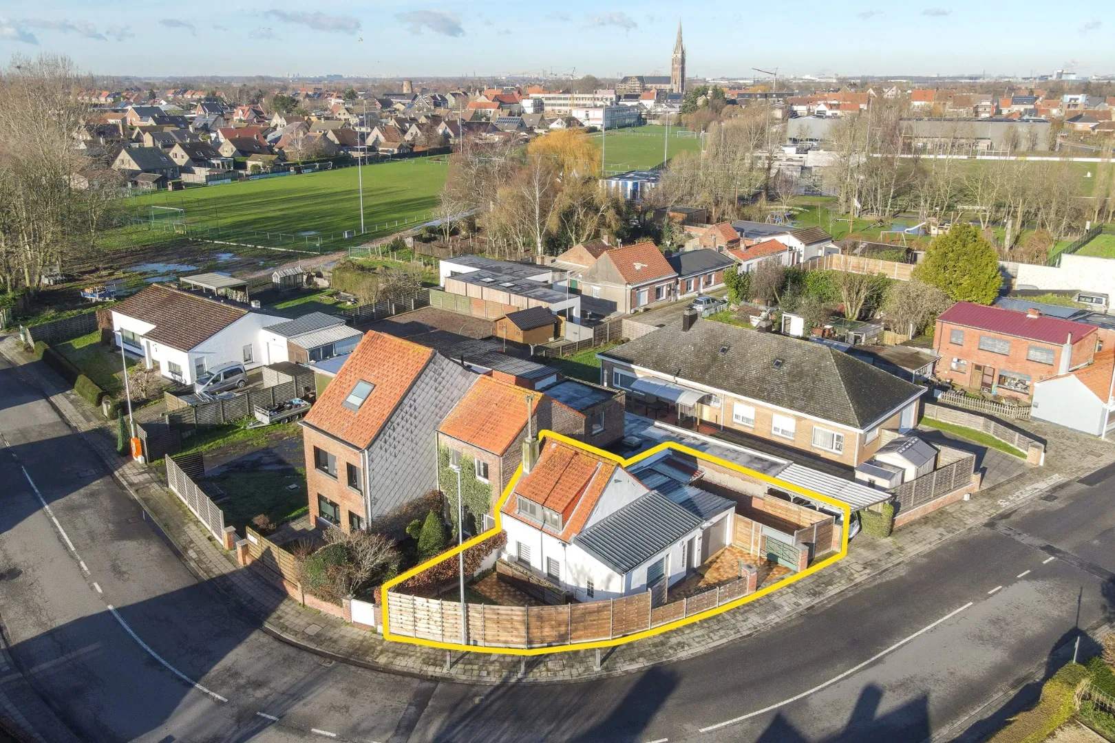 Verkocht op de Kijkdag - Instapklare gezellig hoekwoning met garage en tuin.