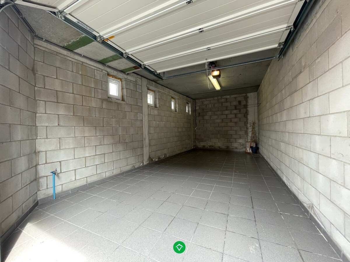 Appartement met 2 slaapkamers, terras en garage te centrum Roeselare 