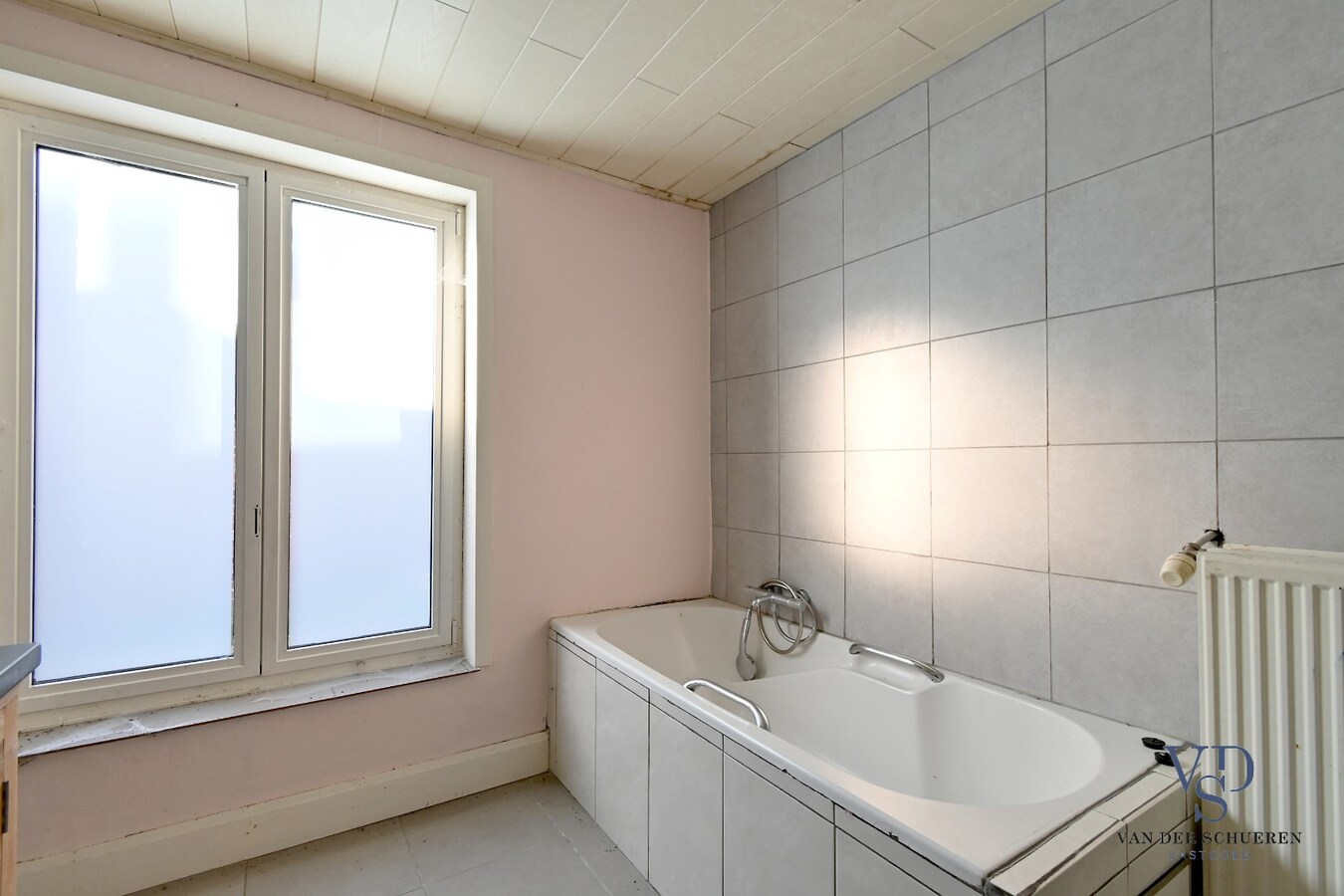 Ruime woning met tuin in centrum Eine ! 