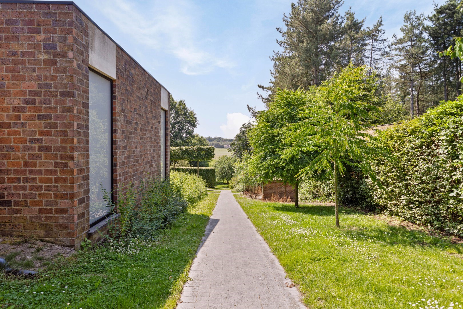 Unieke architectenwoning gelegen aan het einde van een doodlopende straat met 4 slaapkamers - EPC 194 kWh/m&#178; - bewoonbare oppervlakte 407 m&#178; 