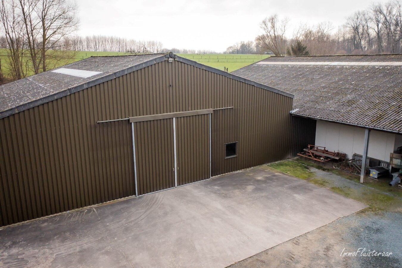 Boerderij met (bedrijfs)woning, loodsen en paardenfaciliteiten op ca 7,4 ha te Asse (Vlaams-Brabant) 