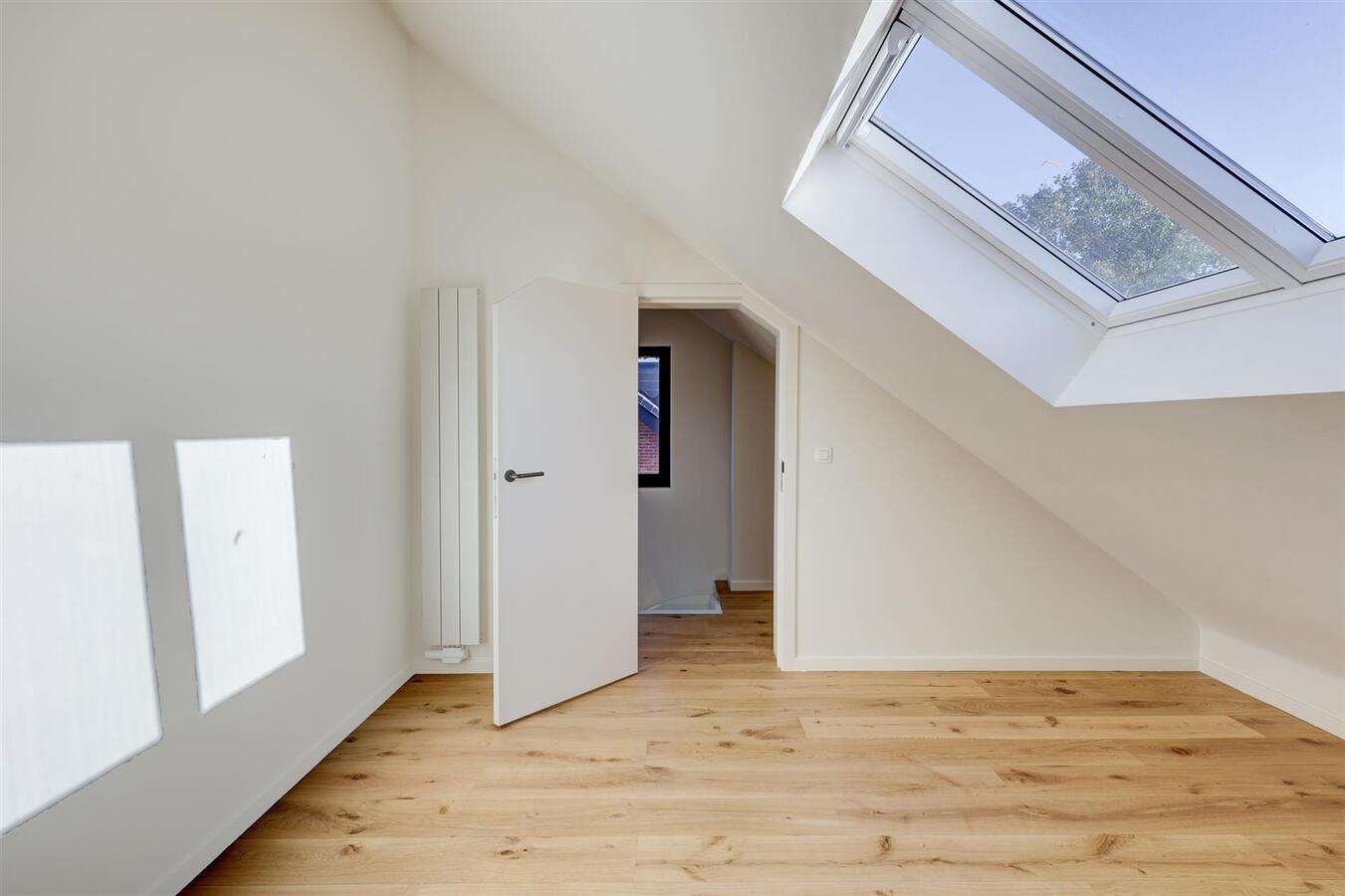 Gerenoveerde half open bebouwing in een rustige woonwijk! 