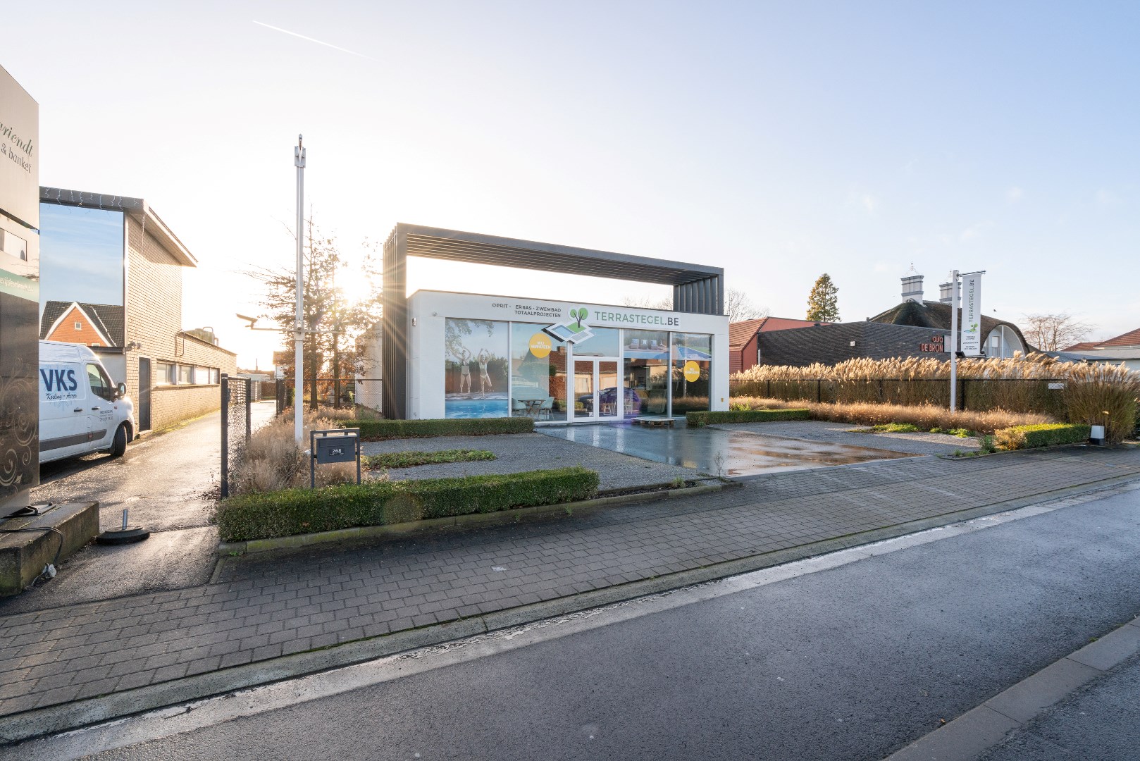 Investeringseigendom: winkelruimte met magazijn en kantoor, Torhout, topligging! 