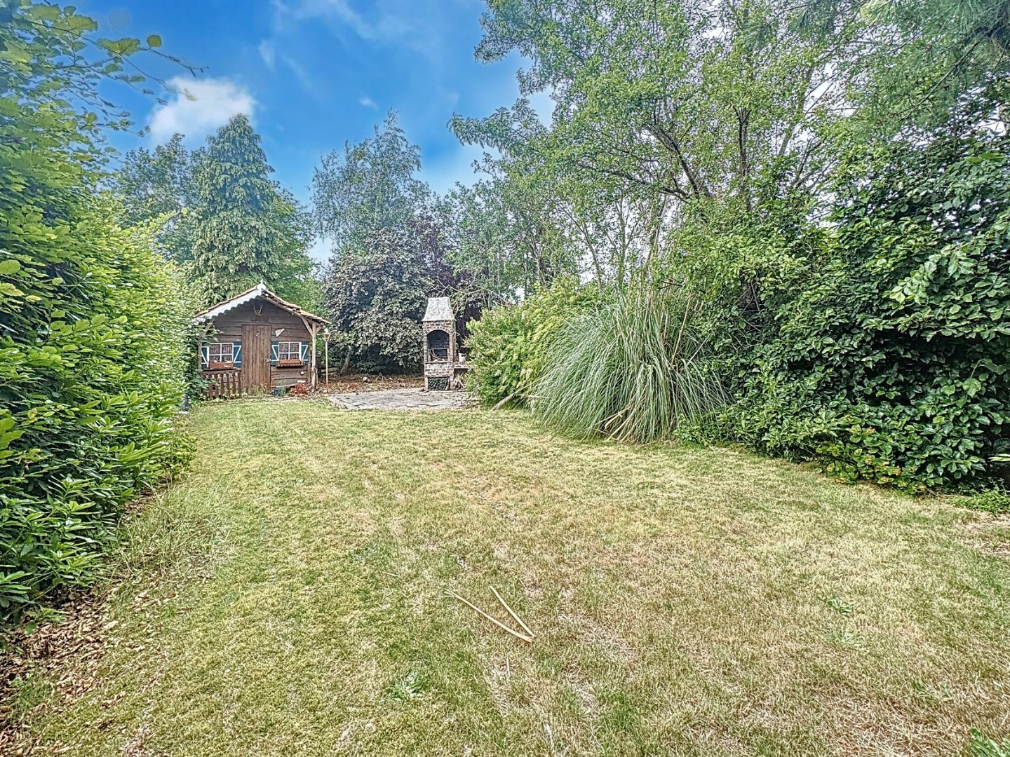 Te renoveren woning op afgesloten perceel van 936m&#178; 