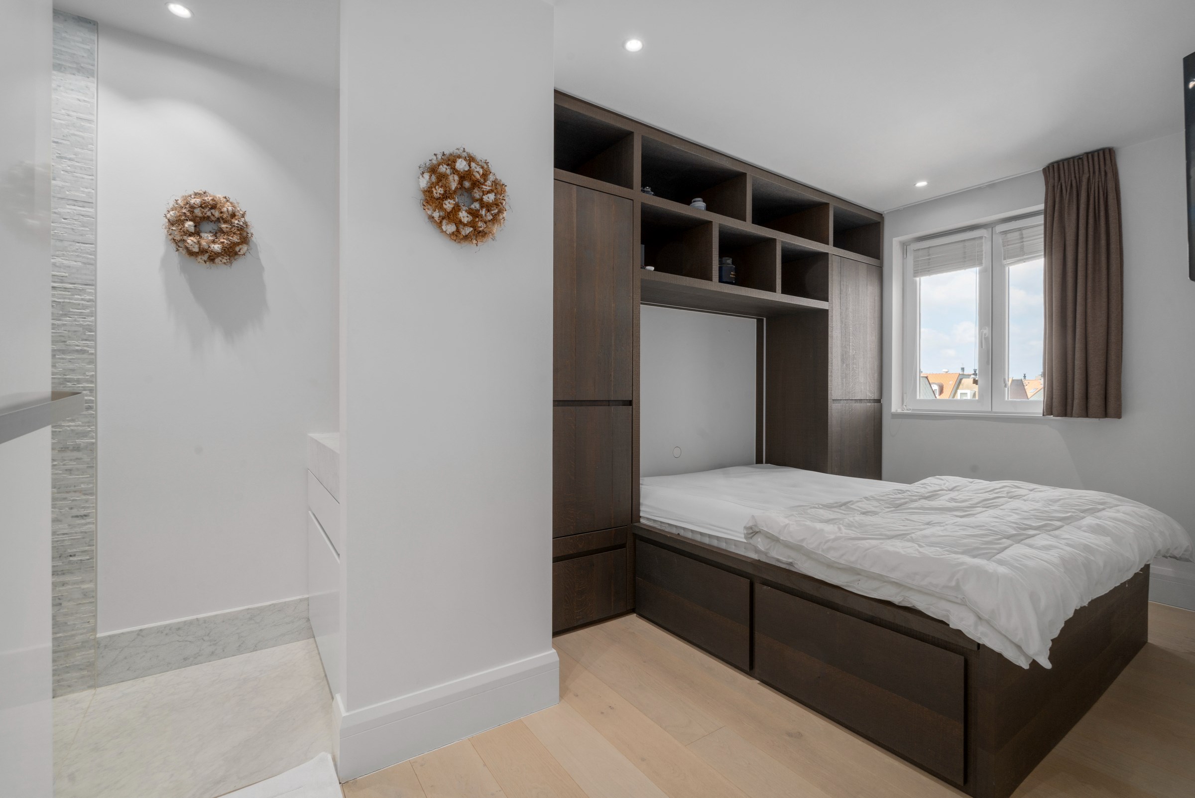 Luxueus duplex-hoekappartement, voorzien van alle comfort, nabij het Rubensplein (Mogelijkheid tot aankoop van een inpandige garage-staanplaats) 