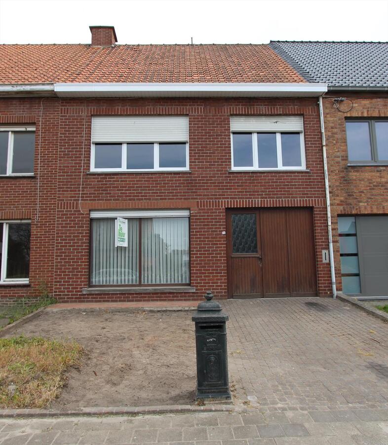 Woning met 3 slaapkamers en garage en diepe tuin te Koekelare 