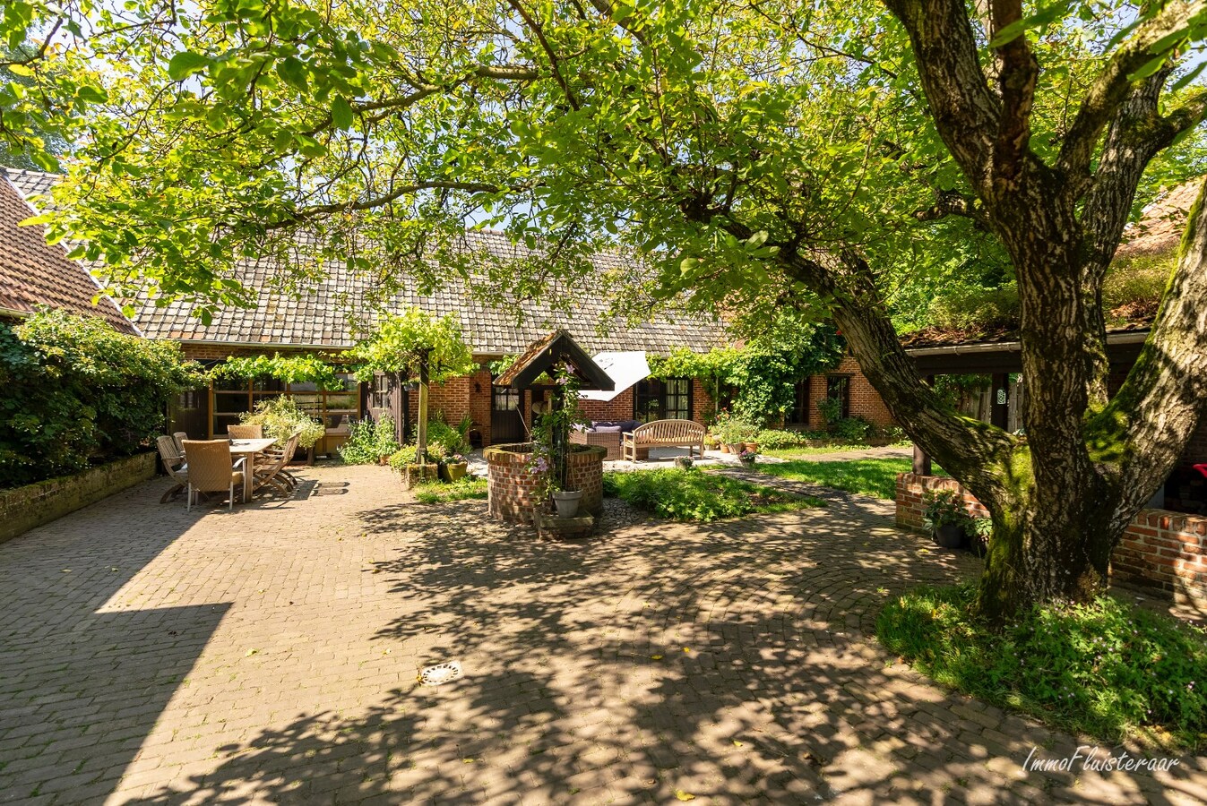 Prachtige hoeve met weilanden en stallen op ca. 2,1 ha te Kaulille (Bocholt) 