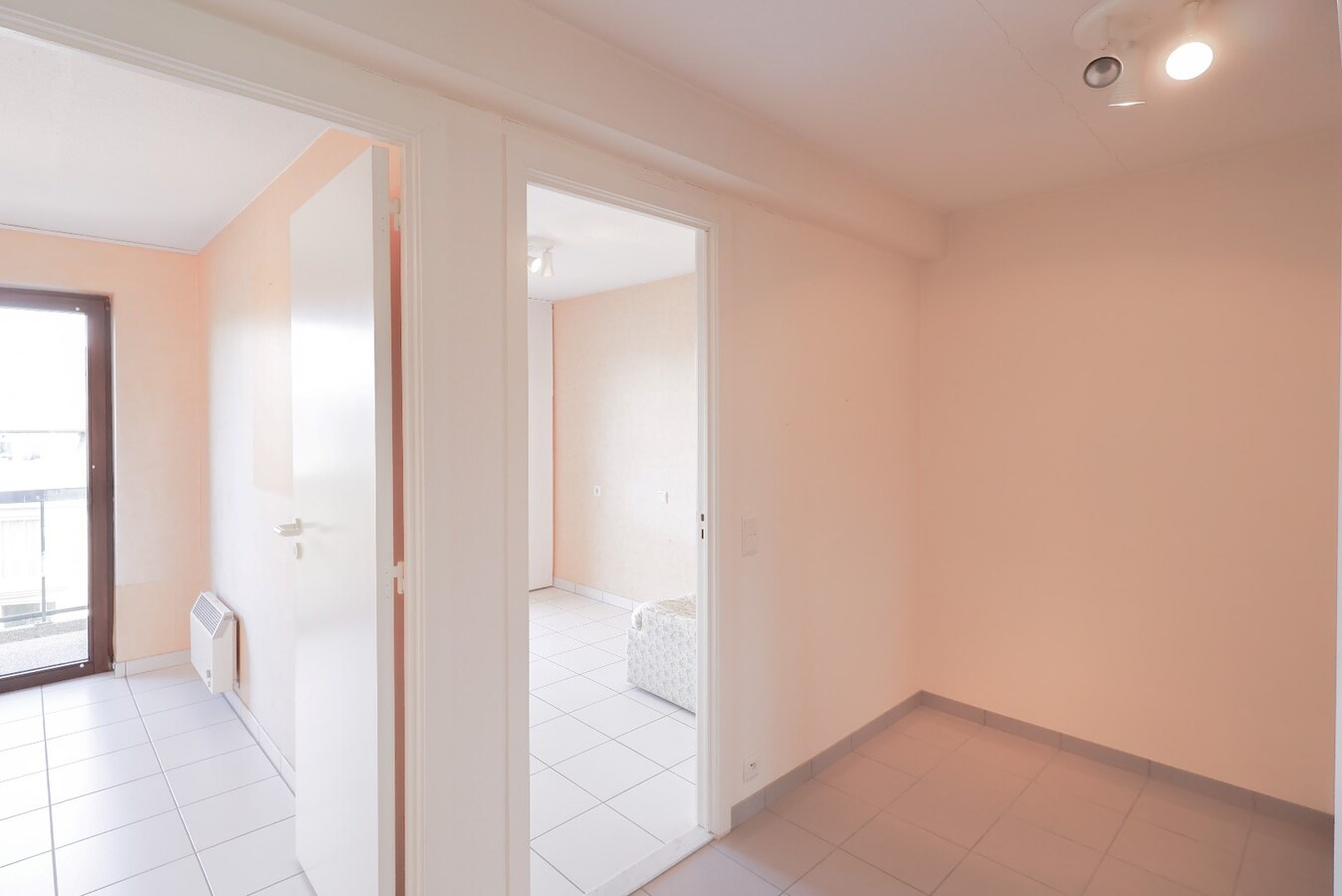 Appartement spacieux et ensoleill&#233; avec 2 chambres &#224; coucher &#224; la Res. Plaza II 