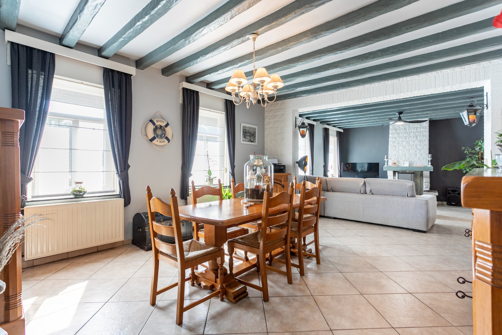 Ruime kangoeroewoning met 6 slpks, 2bdks, 2 garages en tuin te Oetingen 