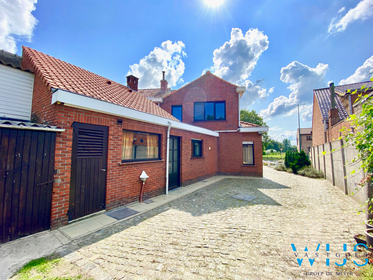 Op te frissen gezinswoning met 3 slaapkamers &amp; tuin te ERTVELDE! 