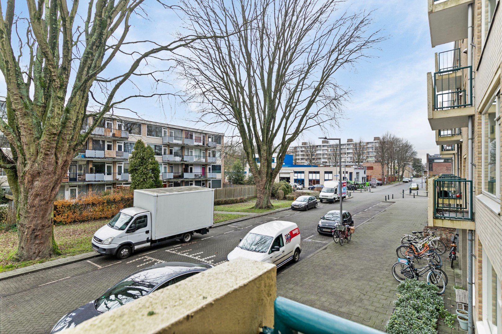 Handige starters  opgelet dit is uw kans ! 3 kamer appartement van 74 m2 op de 1e etage op Top locatie. 