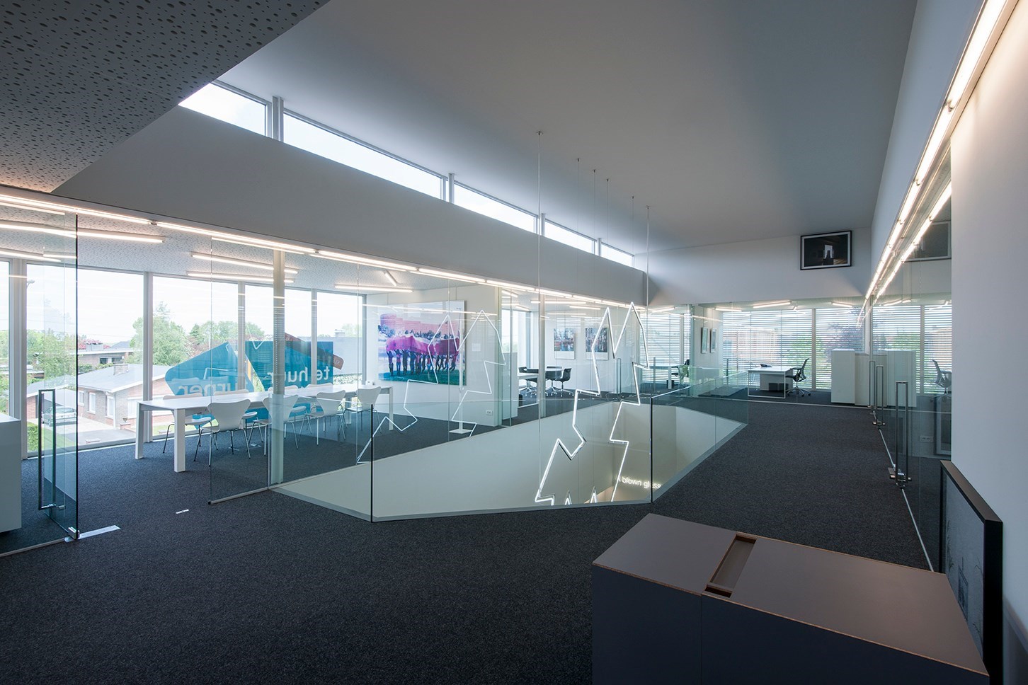 Instapklare kantoorruimte  (32 m&#178;) met parking en alle faciliteiten inclusief, Torhout. 