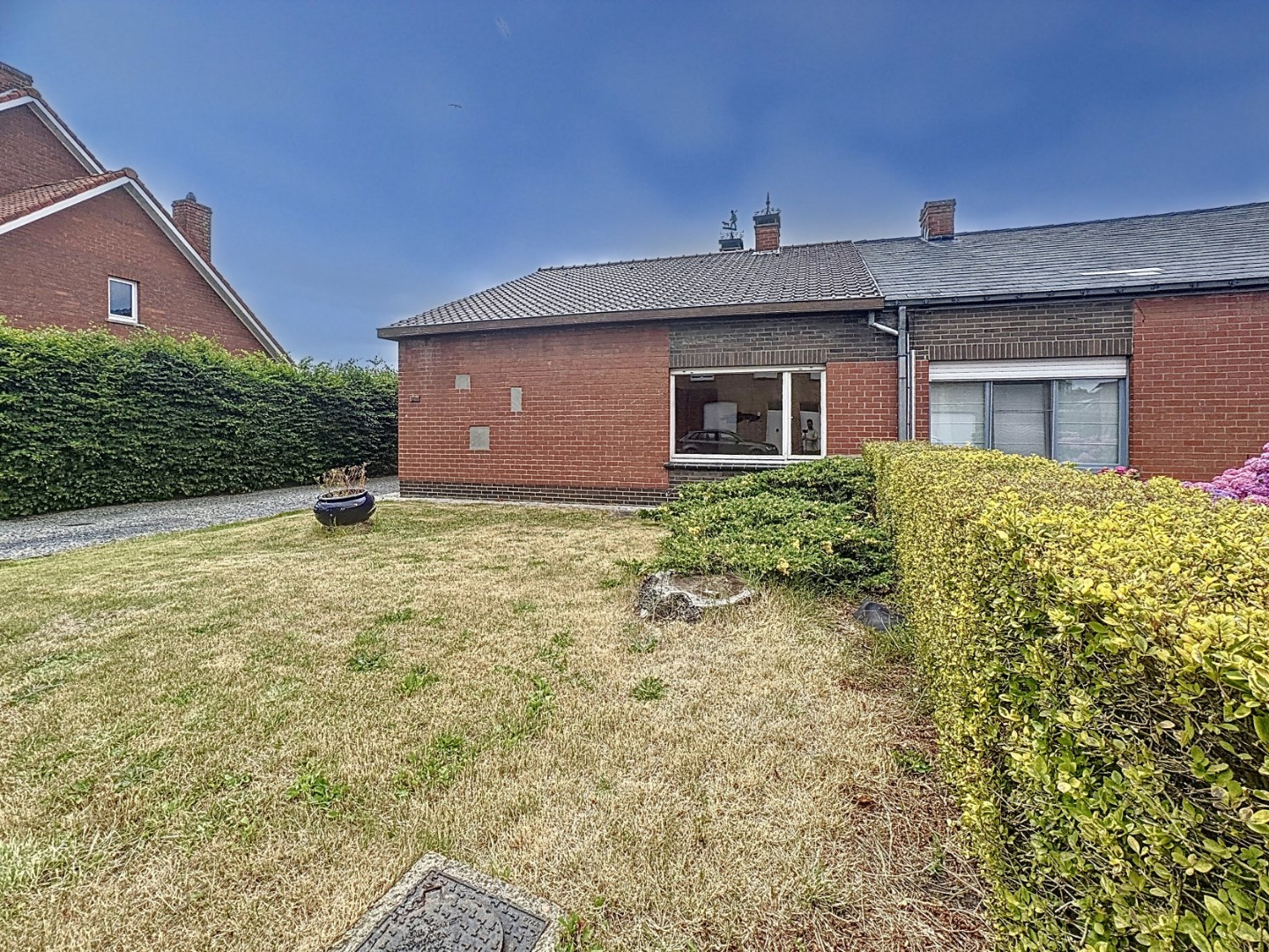 Te renoveren woning op afgesloten perceel van 936m&#178; 