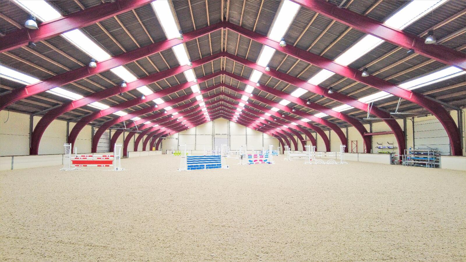 Exclusive professional equestrian center on more than 16ha at Rebecq (Walloon Brabant; Brussels; Belgium) 