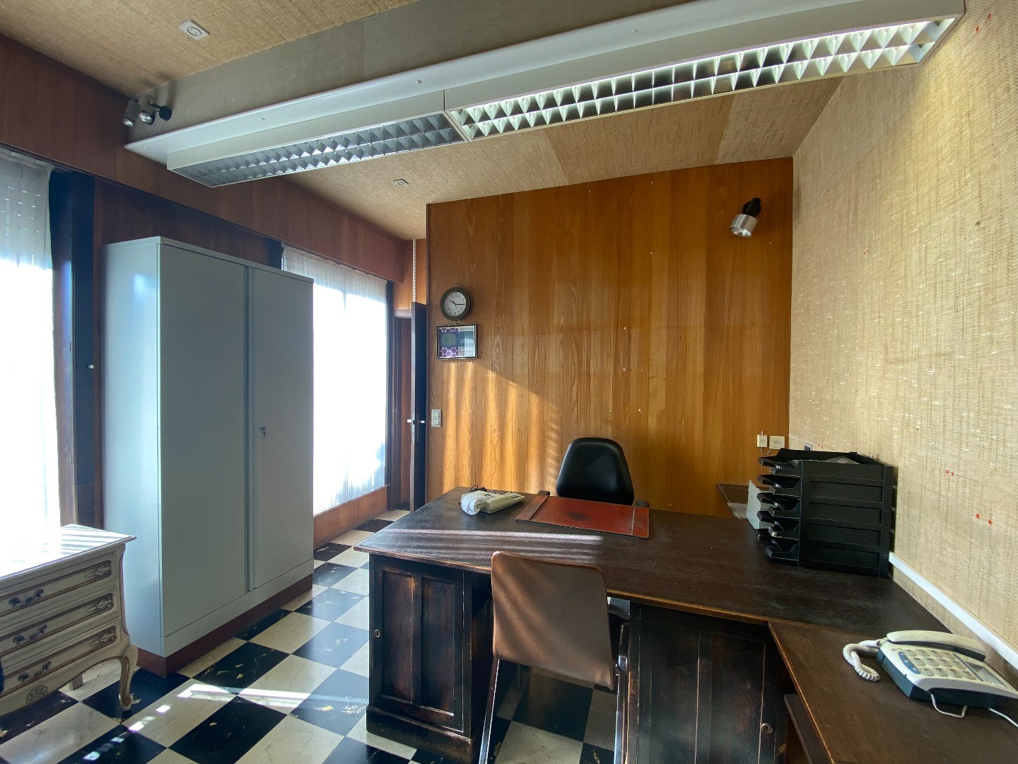 Multifunctionele te renoveren hoekwoning met magazijn en garage op 509 m&#178;! 