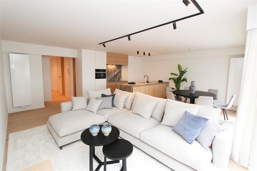 Top gerenoveerd appartement nabij de Lippenslaan en Zeedijk gelegen. Gevelbreedte van 7m! 