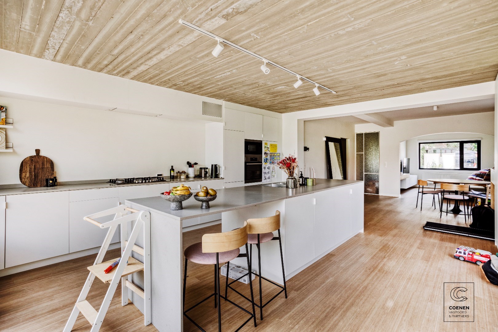 Prachtig volledig gerenoveerde woning met 3 slaapkamers op een TOPlocatie te Schilde! 