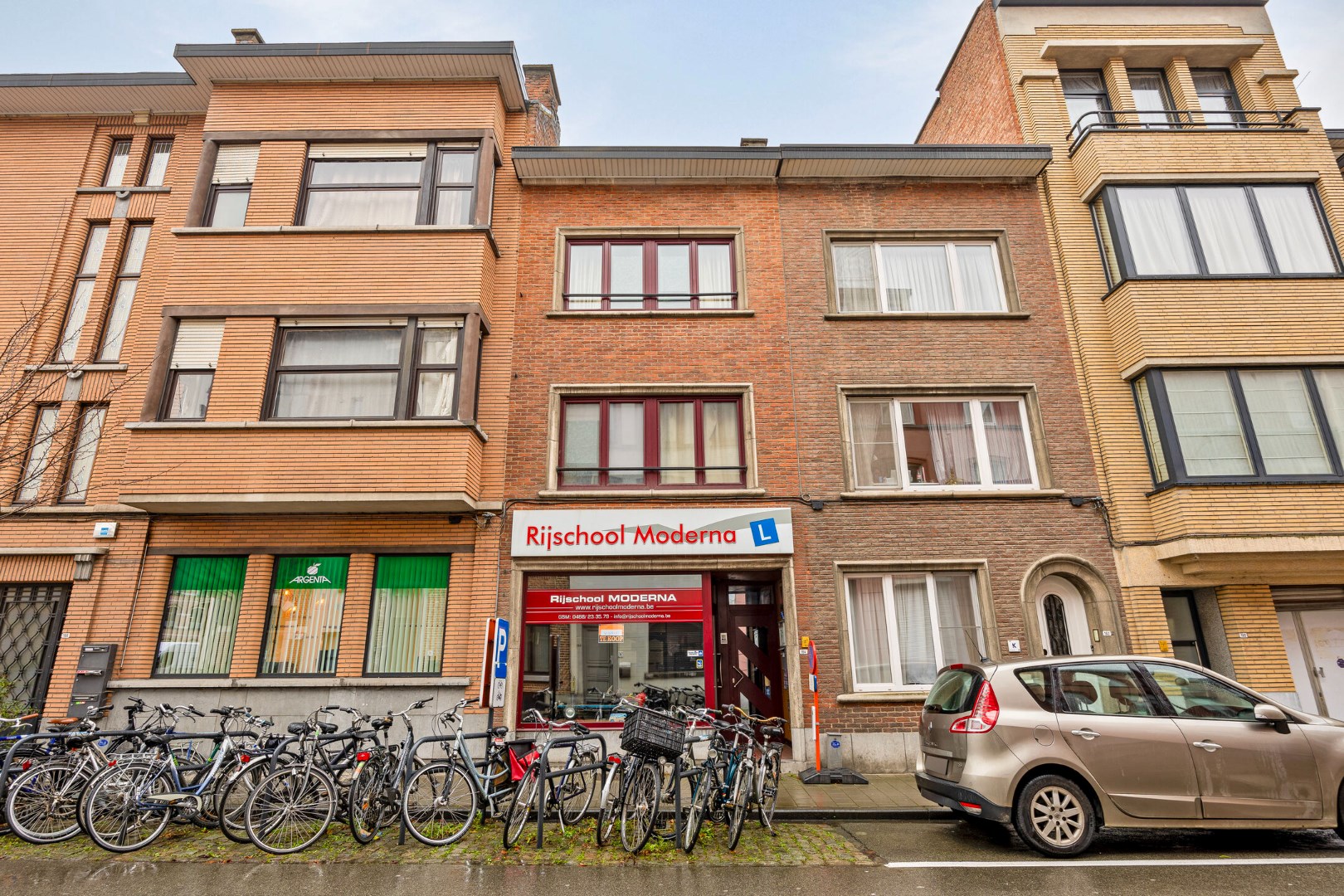 Uniek handelshuis aan Tiensevest te koop - bewoonbare opp. 167 m&#178; 