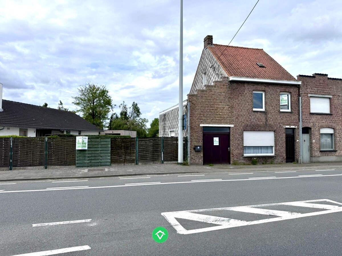 Te renoveren woning met garage te Eernegem 