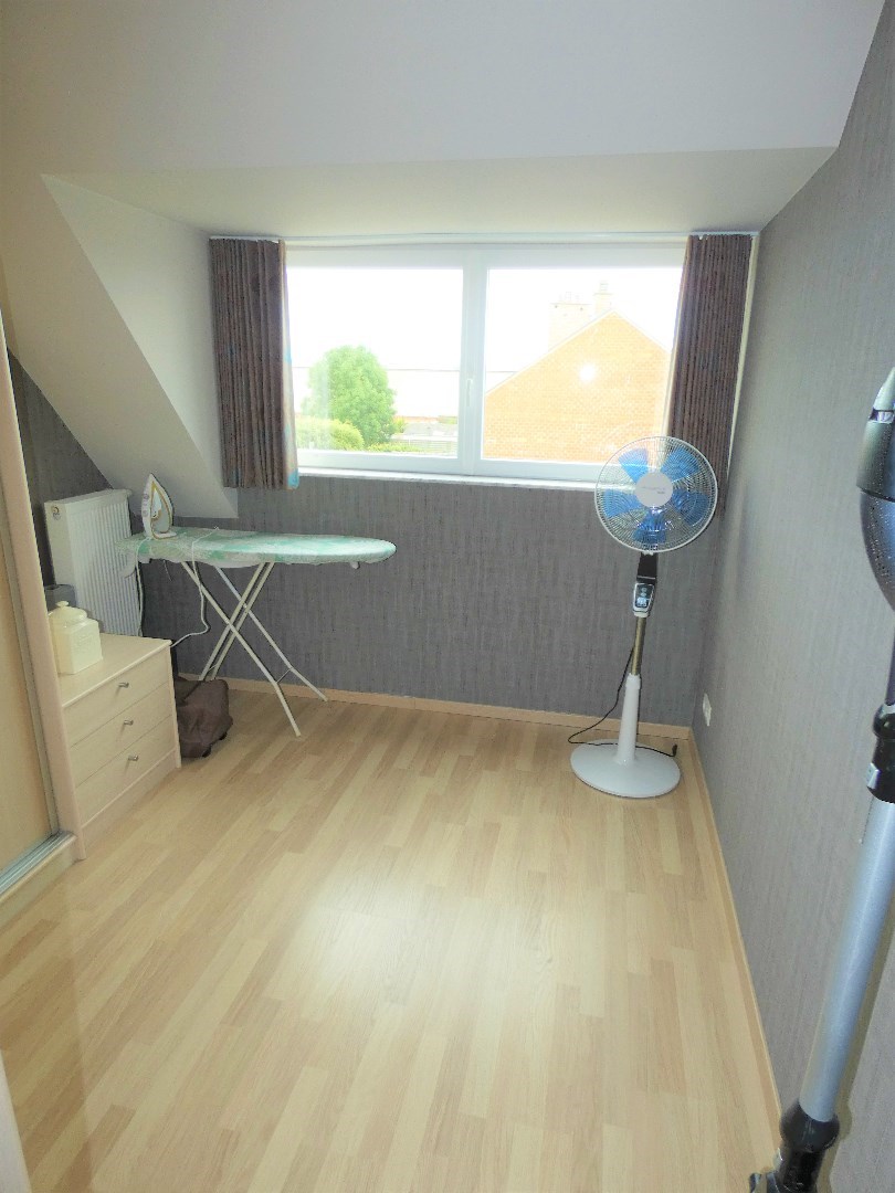 Appartement (104 m&#178;) met 2 slpk, 2 terrassen en garage, Eernegem. 
