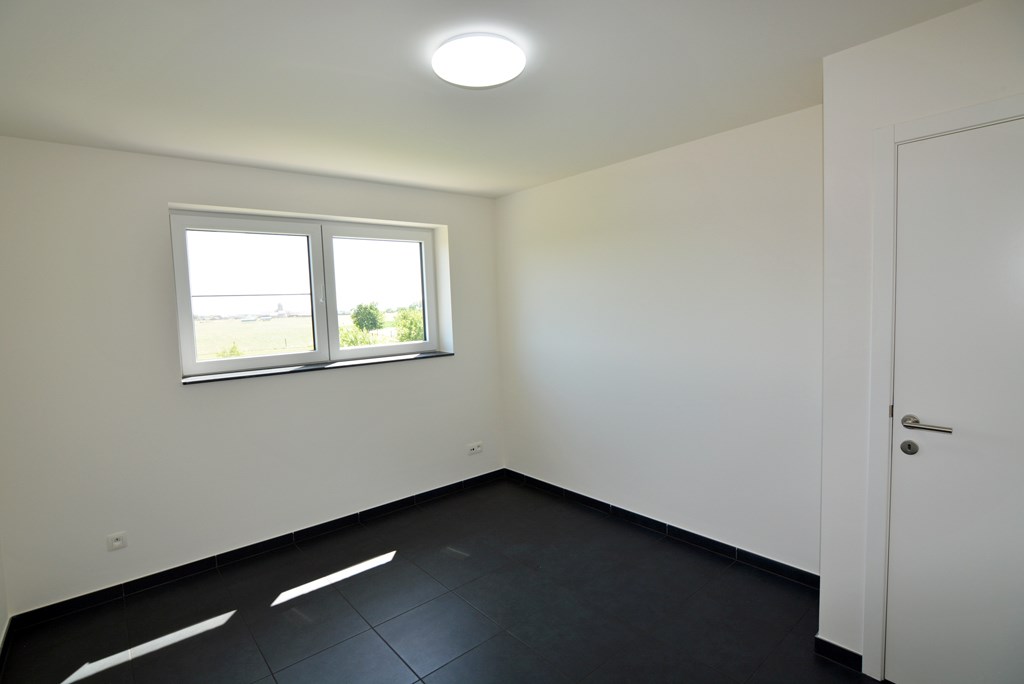 Halfvrijstaande nieuwbouwwoning met 3 slpks en dressing op perceel van 4a 88ca. 