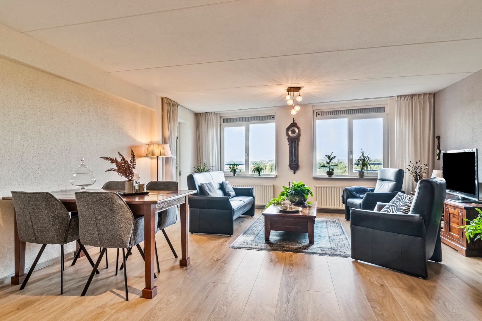 Aan het prinsenpark gelegen 3-kamer appartement met een ruim terras, eigen parkeerplaats en view naar de Skyline van Rotterdam! 