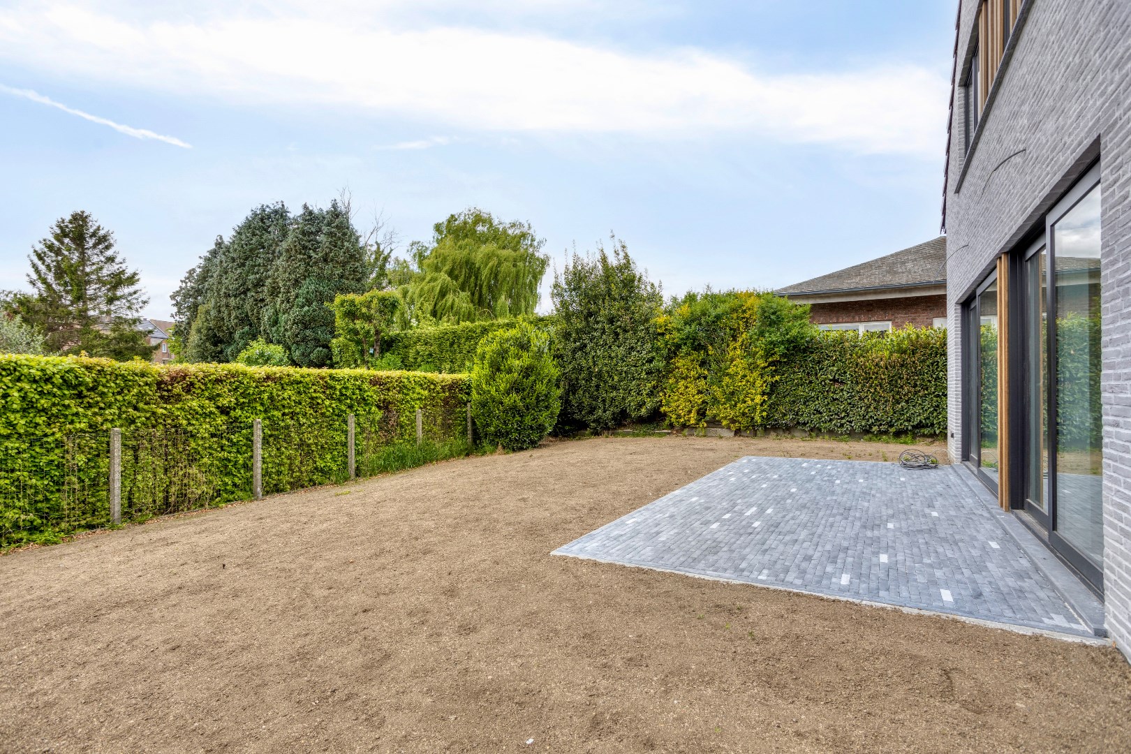 Nieuwbouwwoning met 3 slaapkamers nabij het centrum van Halle. 