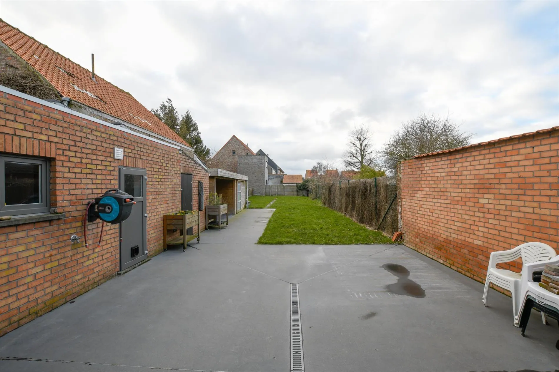 Ruime woning met garage en tuin op 455 m² te Oudenburg