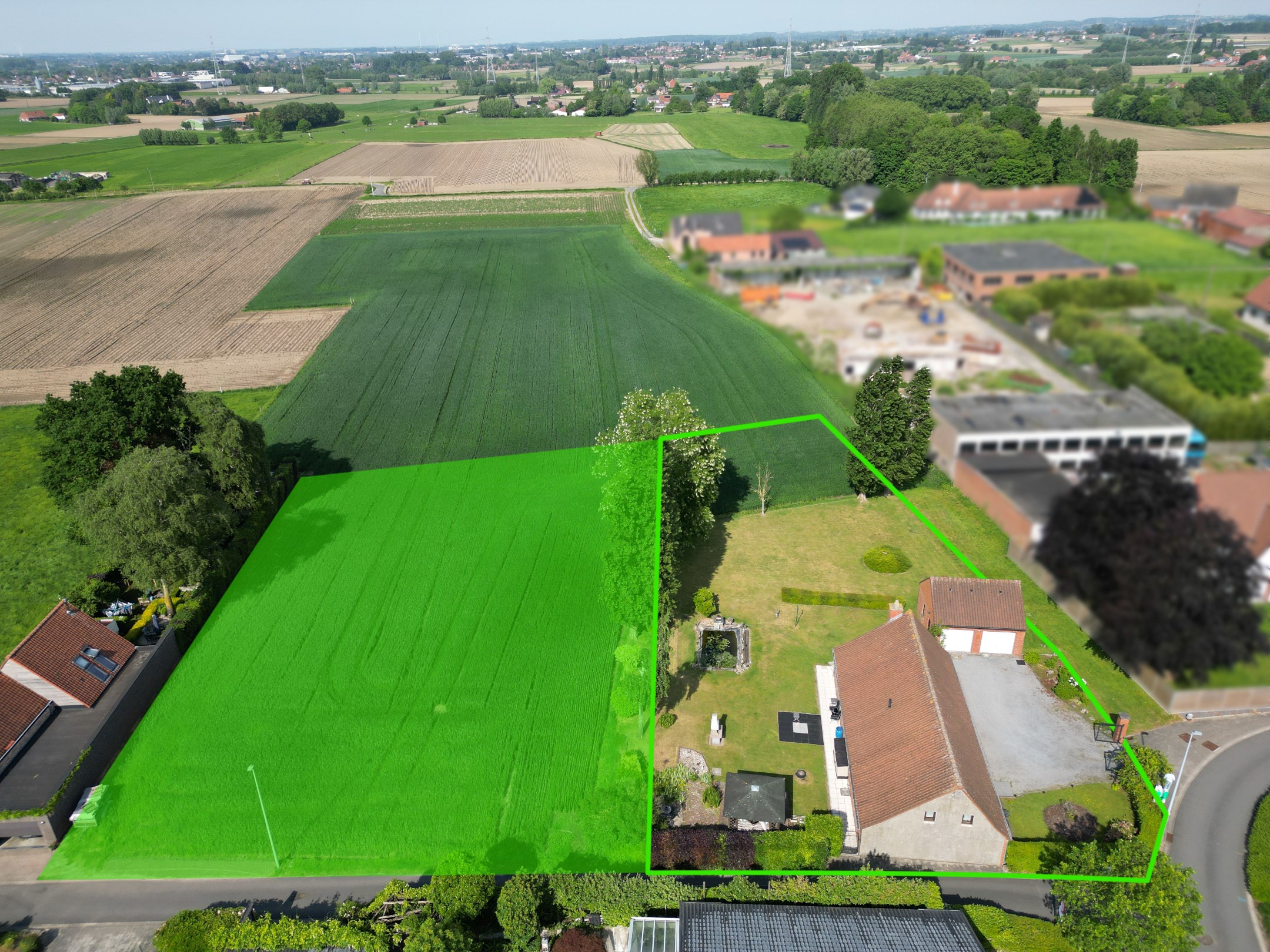 LANDELIJK GELEGEN WONING OP 1.674 M&#178; 
