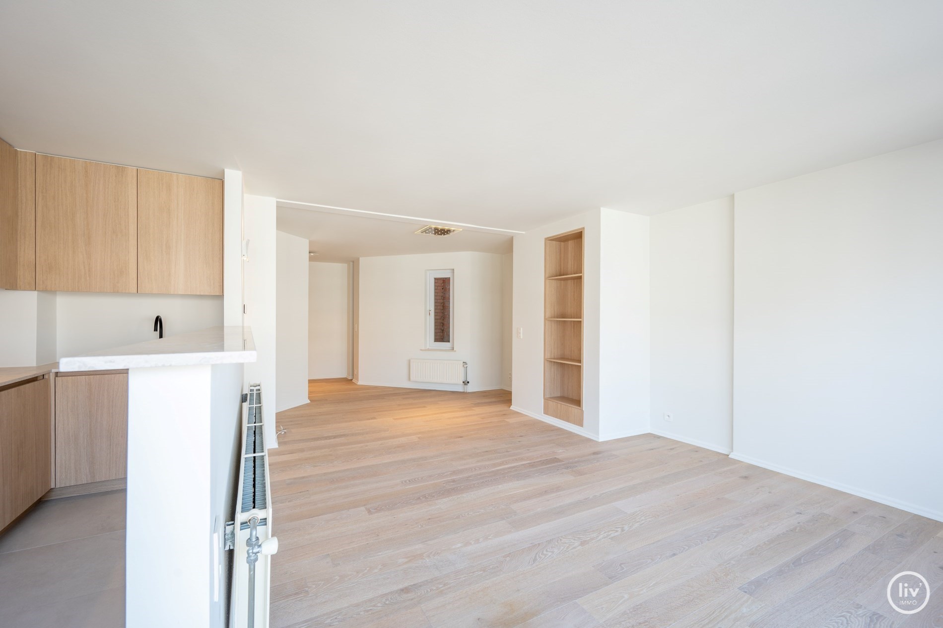 Non meubl&#233; - Appartement r&#233;nov&#233; avec go&#251;t, avec une belle largeur de fa&#231;ade situ&#233; sur l&#39;avenue Lippens &#224; quelques pas de la plage. 