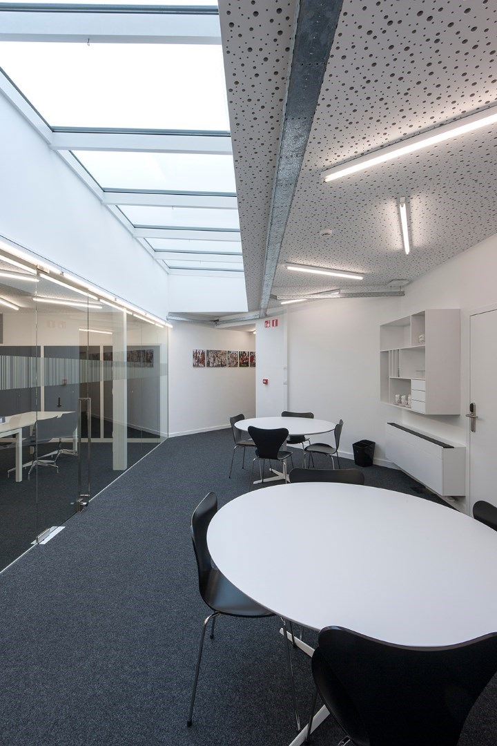 Instapklare kantoorruimte  (32 m&#178;) met parking en alle faciliteiten inclusief, Torhout. 