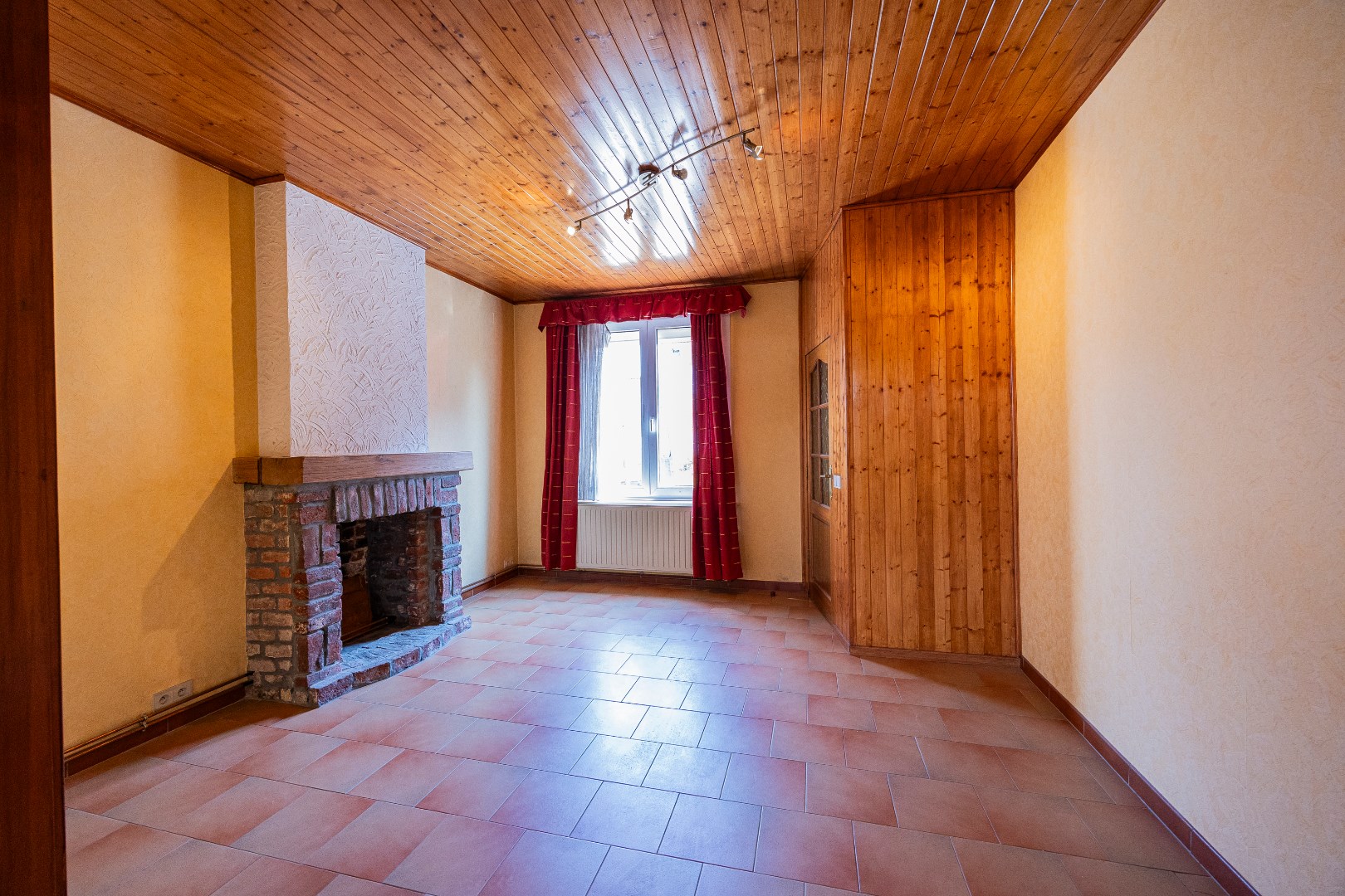Te renoveren woning met 4 slpks en tuin te Huizingen 