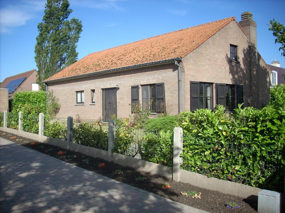 Op te frissen villa in residienti&#235;le wijk te koop 