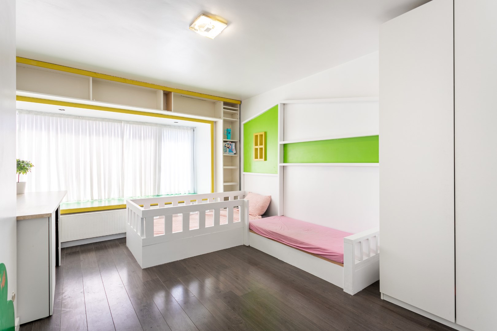 Ruime en energiezuinige (EPC A) woning met 5 slaapkamers, bureau, garage en tuin 