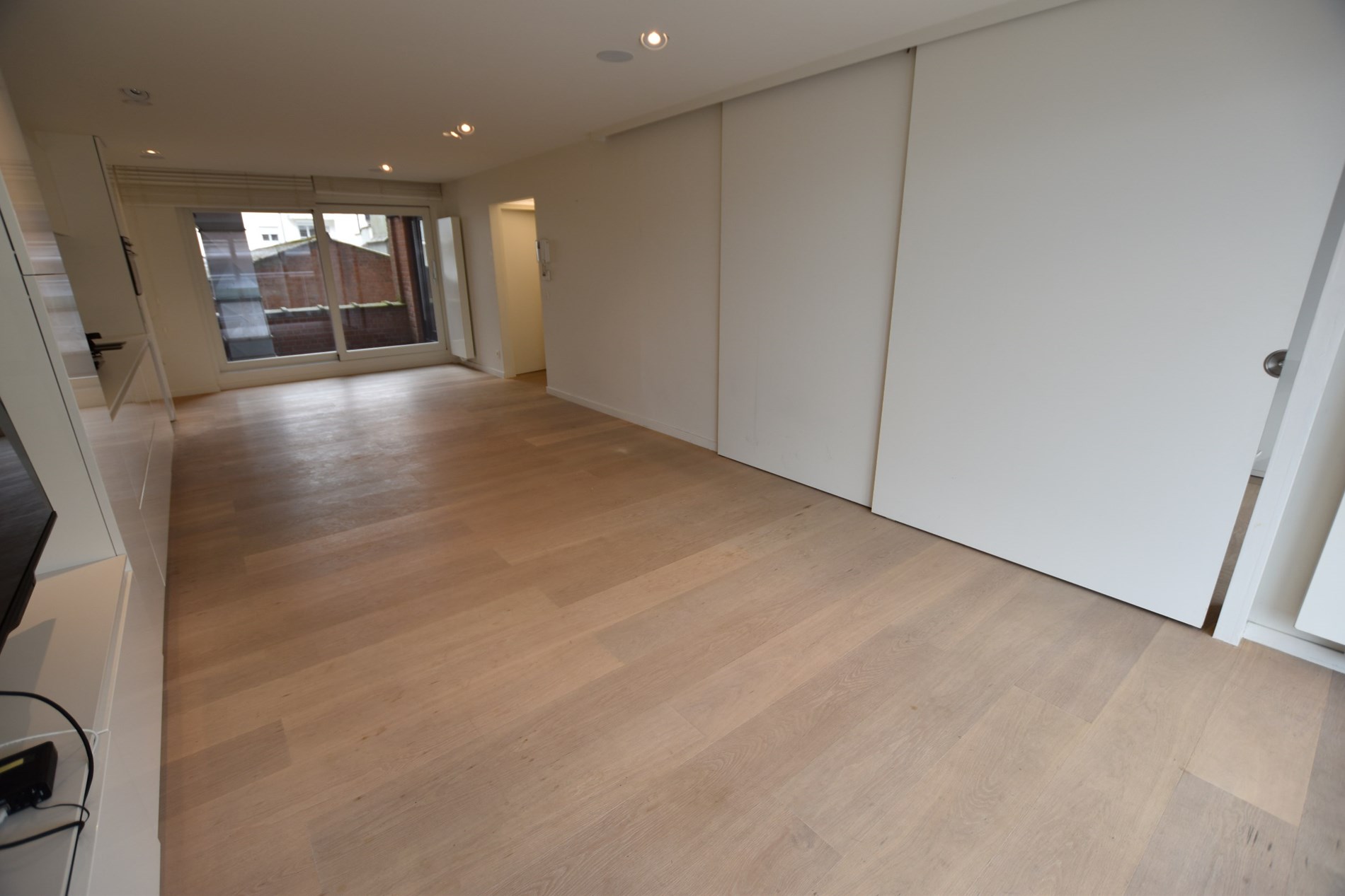 Non meubl&#233; - Appartement unique avec vue lat&#233;rale sur la mer, situ&#233; au centre de la place de la Tour de Lumi&#232;re. 