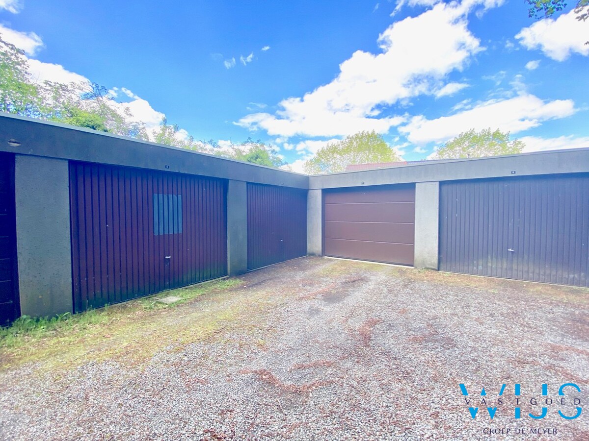 Gerenoveerd 2 slaapkamerappartement met garage te Evergem! 