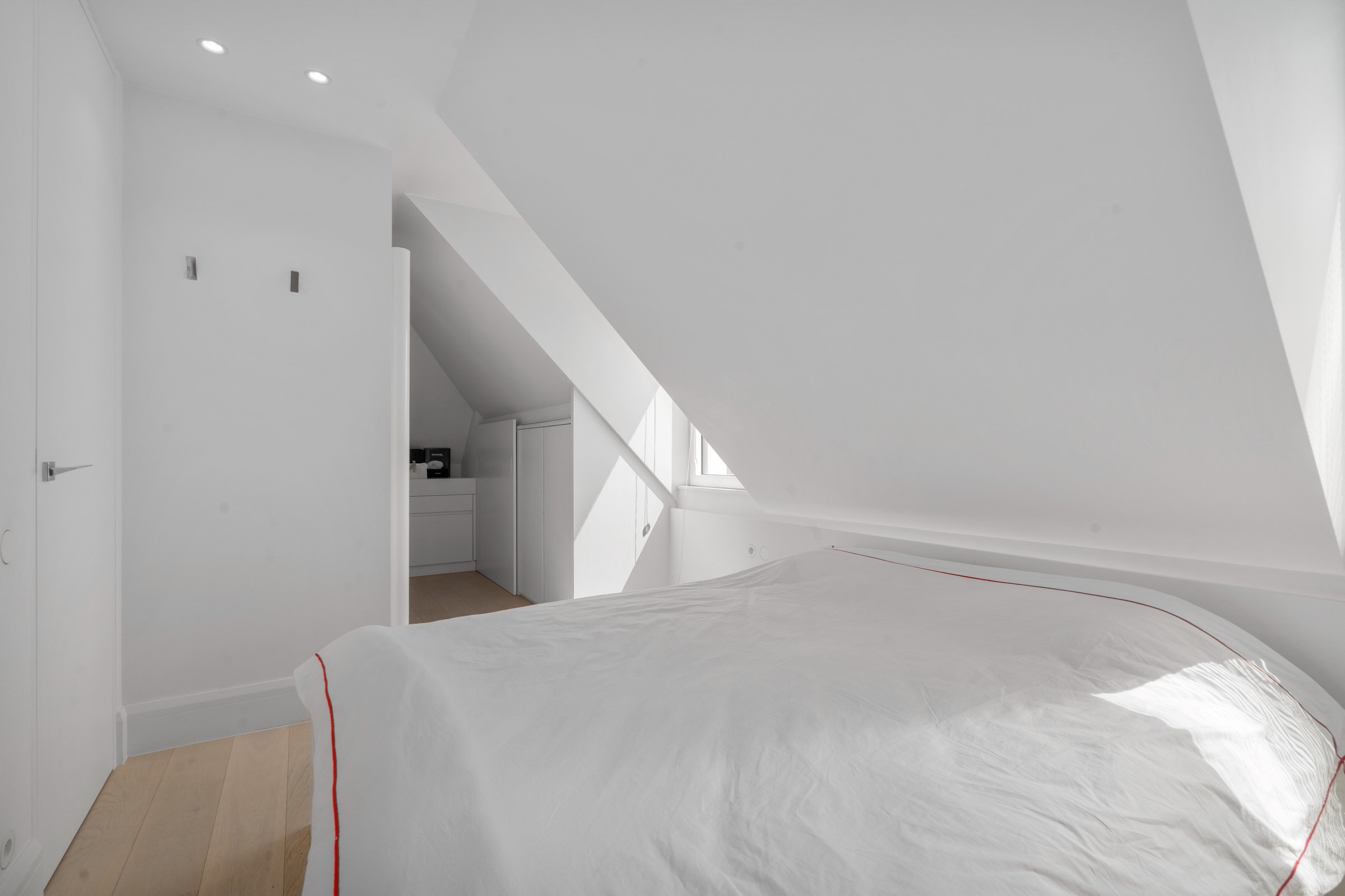 Luxueus duplex-hoekappartement, voorzien van alle comfort, nabij het Rubensplein (Mogelijkheid tot aankoop van een inpandige garage-staanplaats) 