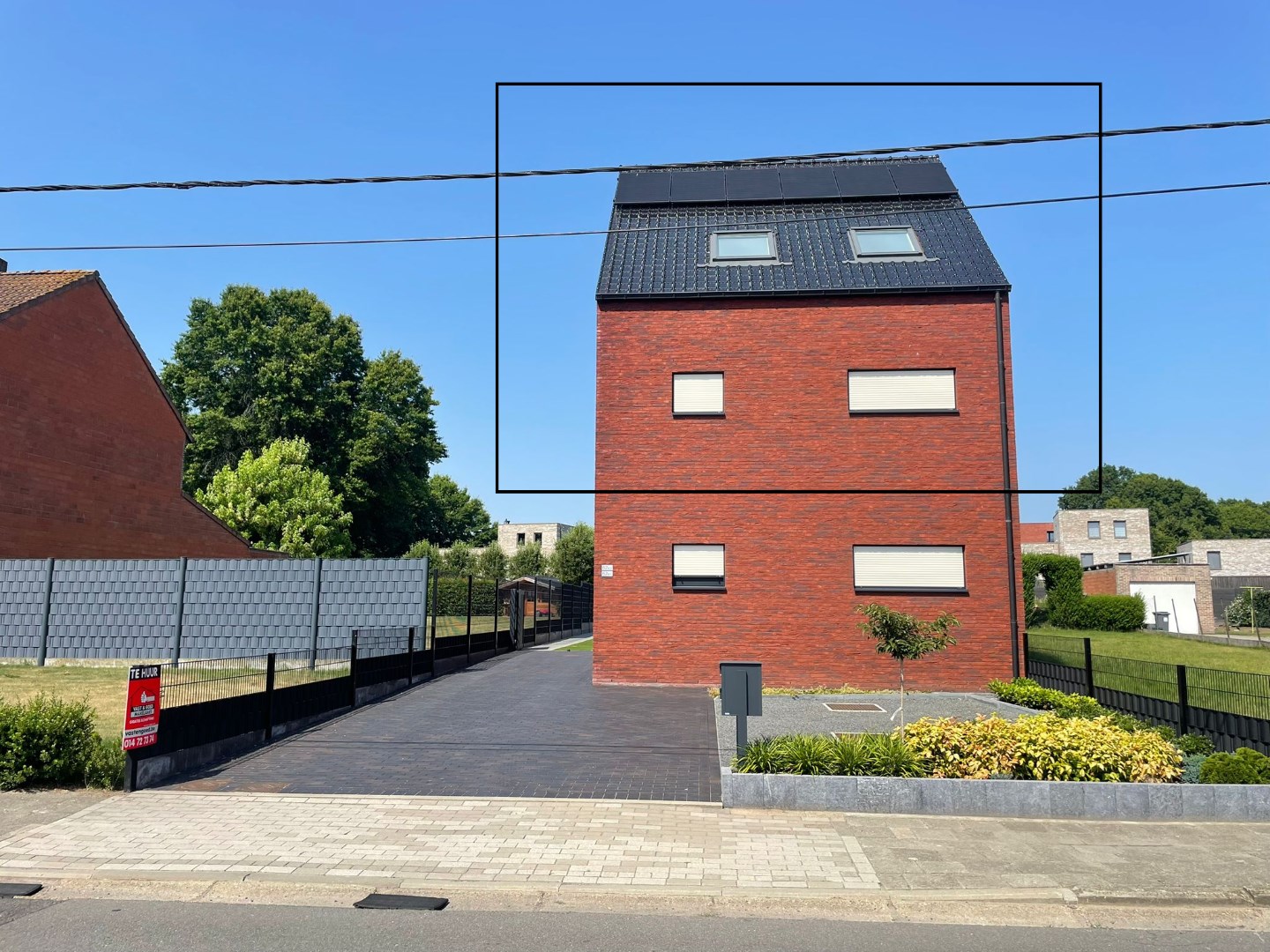 Ruim duplex appartement met 2 slaapkamers en carport te Geel! 