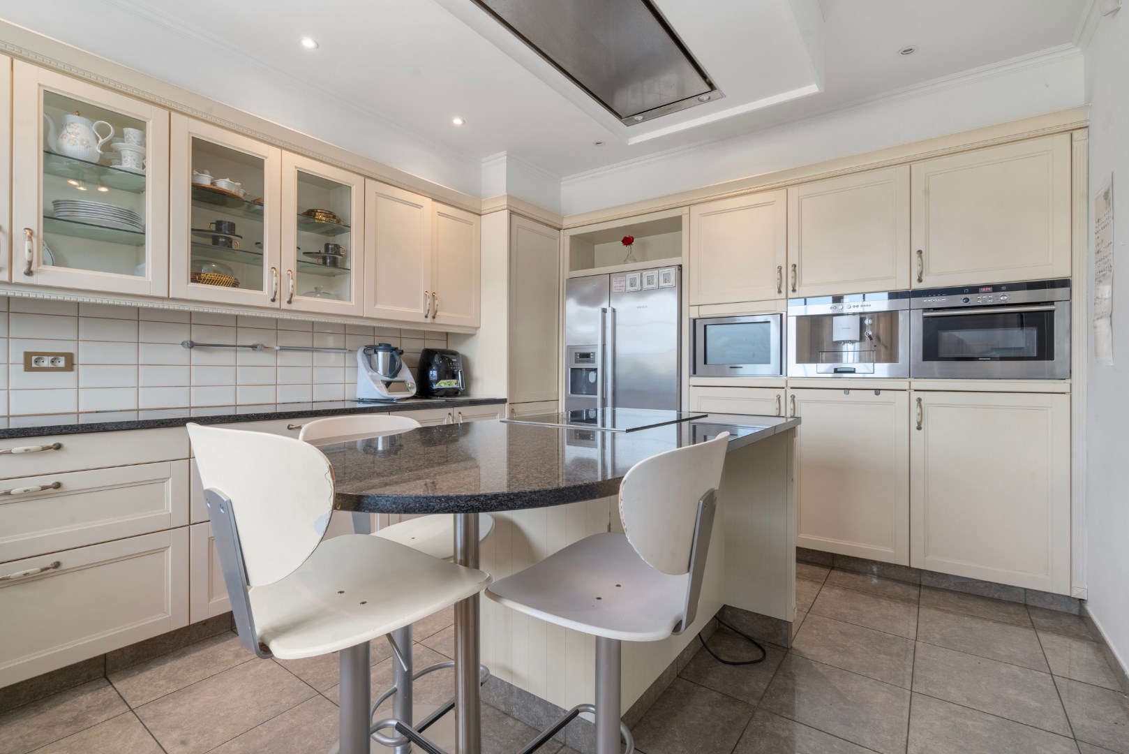 Stijlvolle villa met 5 slaapkamers op mooi perceel van 1325m&#178; 