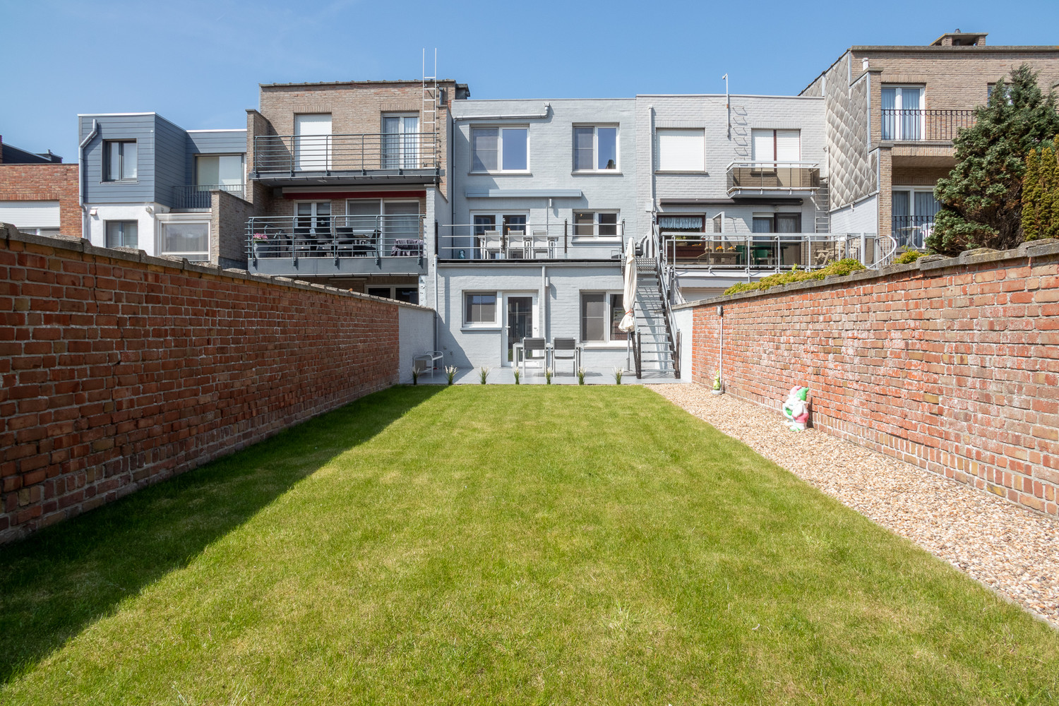 Rustig gelegen, knap gerenoveerde woning met tuin, nabij strand en zeedijk 