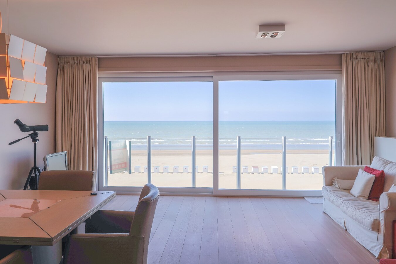 Appartement magnifique avec vue frontale sur la mer et deux chambres &#224; coucher. 