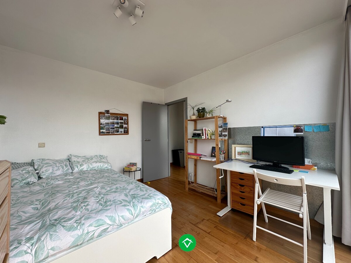 Appartement met 2 slaapkamers, 2 zonneterrassen en een autostandplaats in centrum Gent 