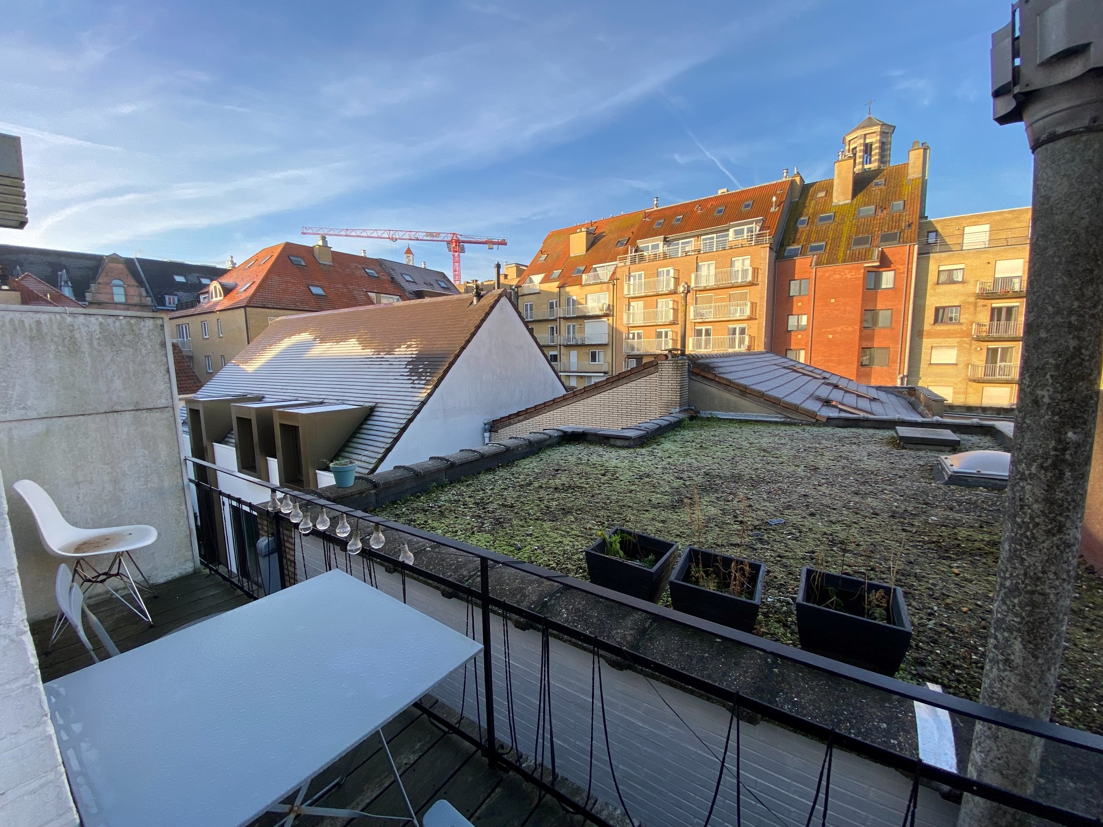 MEUBL&#201; : Appartement r&#233;cemment r&#233;nov&#233; et joliment d&#233;cor&#233; situ&#233; &#224; Oud Knokke, &#224; proximit&#233; des rues commer&#231;antes. 