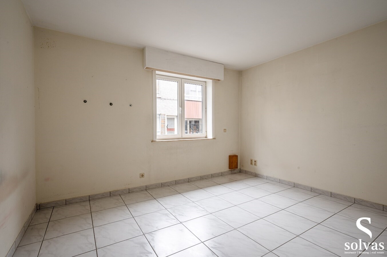 Gelijkvloers appartement met 4 slaapkamers of kantoor! 