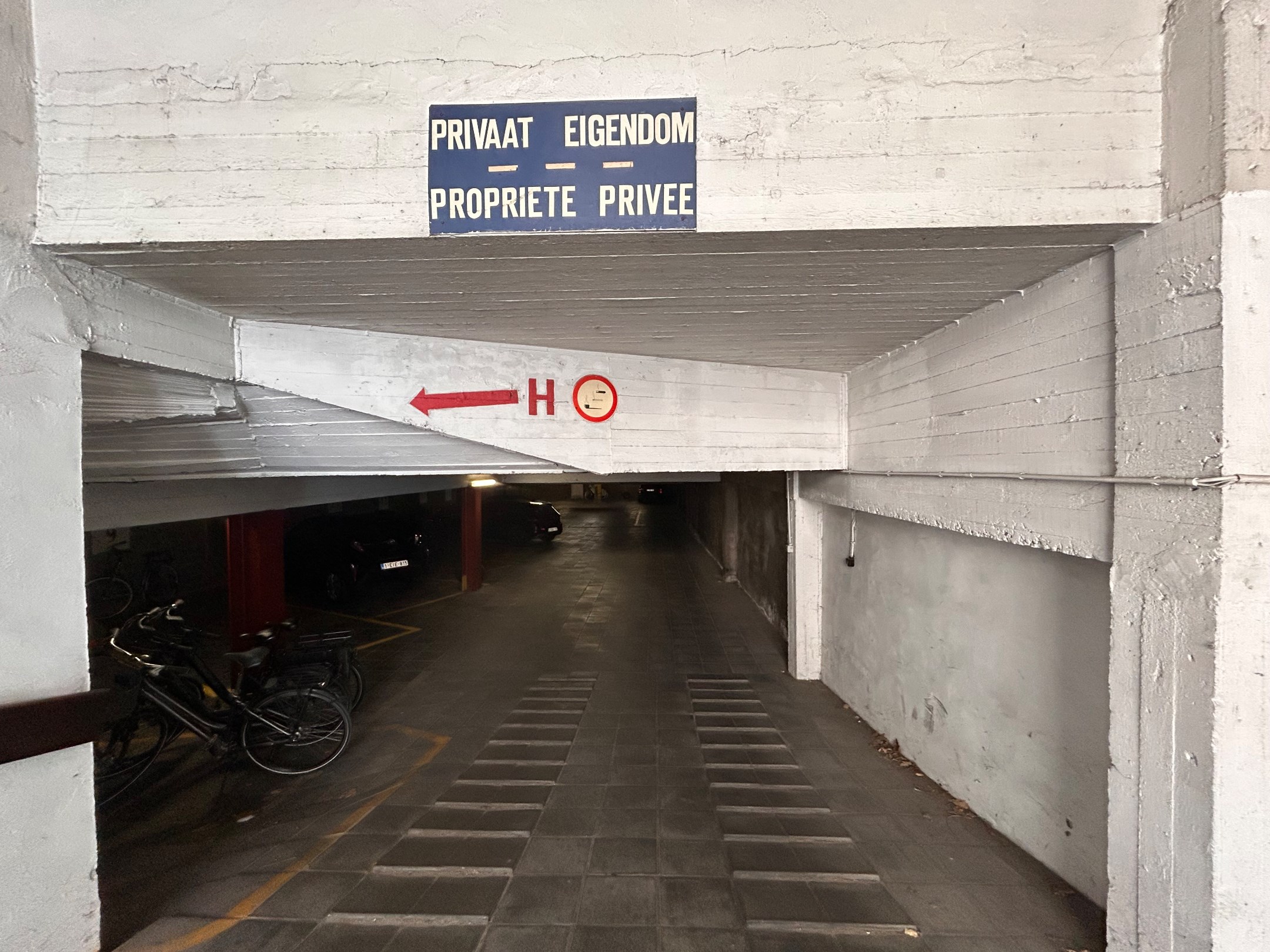 Emplacement spacieux &#224; louer au 151 avenue Piers de Raveschoot. 
