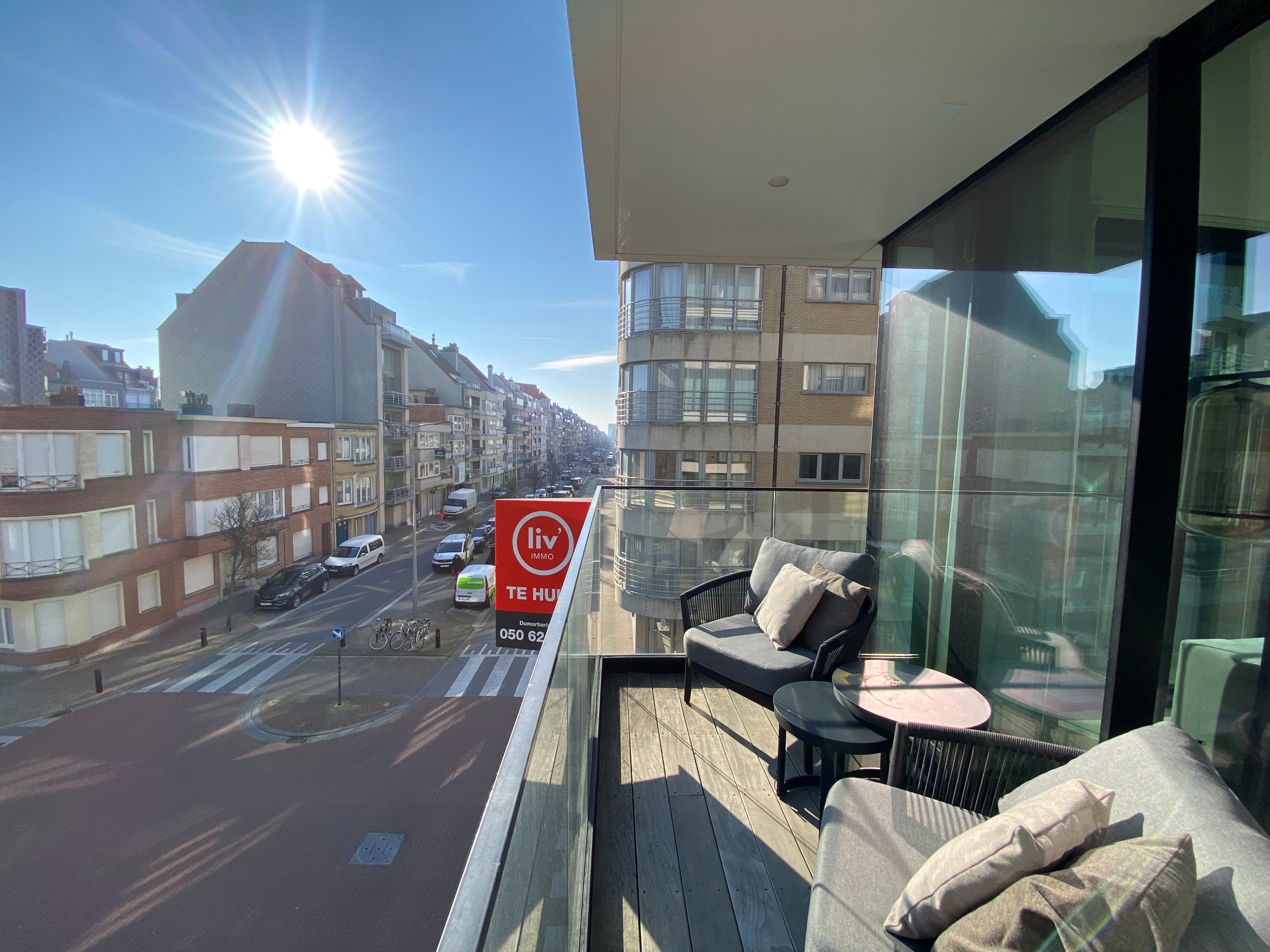 MEUBL&#201; - Appartement spacieux et lumineux avec 3 chambres situ&#233; sur l&#39;avenue Paul Parmentier &#224; Knokke, VUE PARTIELLE SUR LA MER. 